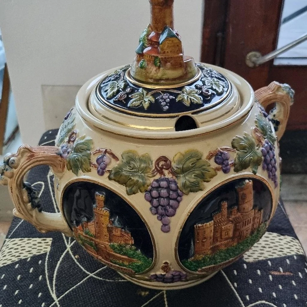 FLOHMARKT Vintage Steingut-Becher mit Burgenmotiven