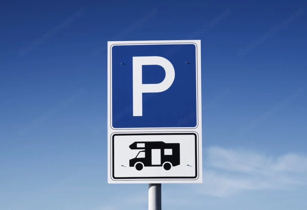 Wohnwagen Auto innen außen Abstellplatz Parkplatz Container Motorrad Oldtimer
