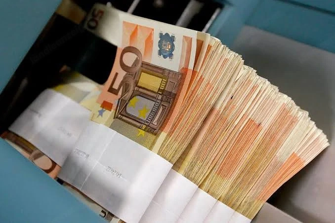 Wir vergeben KREDI!T und Investitionskapital zu sehr einfachen und schnellen Konditionen.  Ob Privat