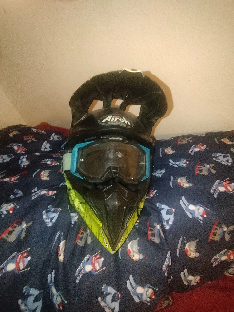 Cross oder Biker Helm