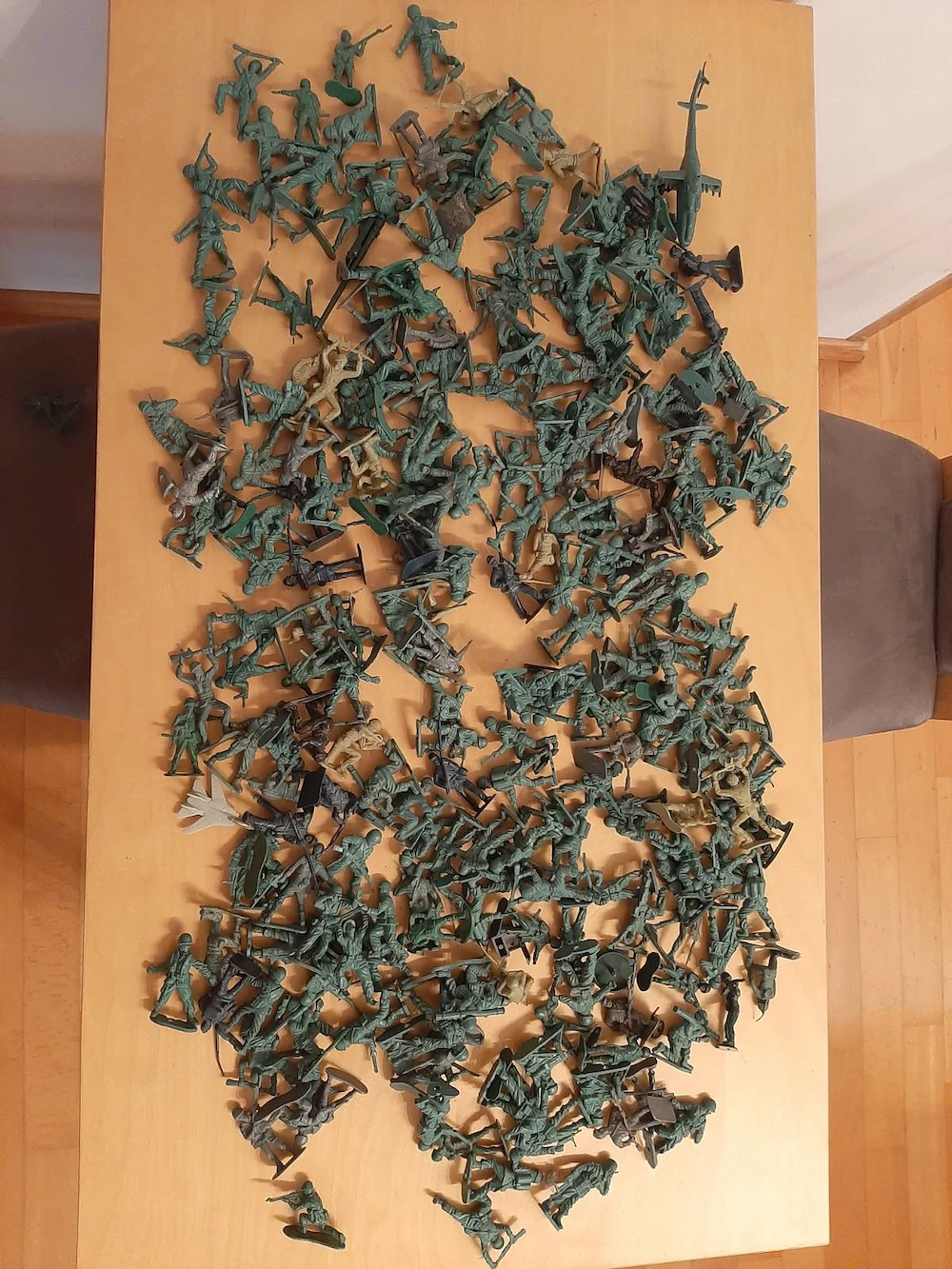 Großes Konvolut Plastiksoldaten   Spielzeugsoldaten (über 100 Teile inkl. Zubehör)