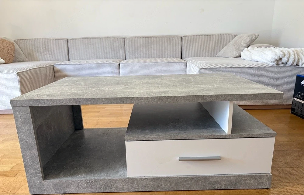 Couchtisch mit Stauraum