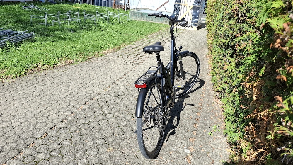 Fahrrad E- City Bike schwarz