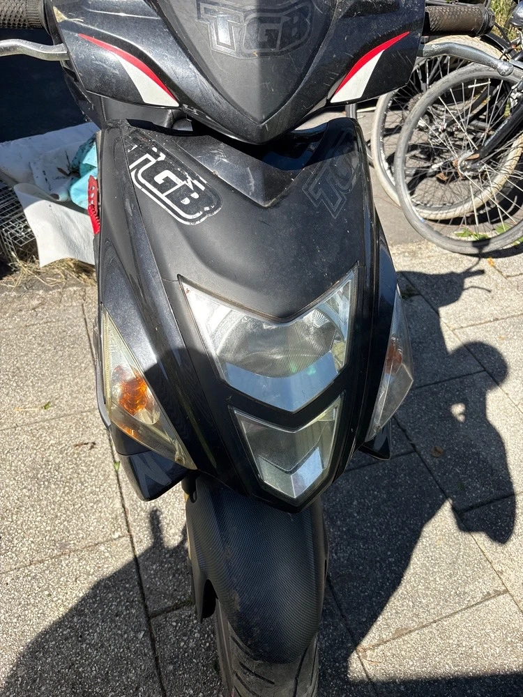verschenke als Ersatzteilspender TGB motorroller