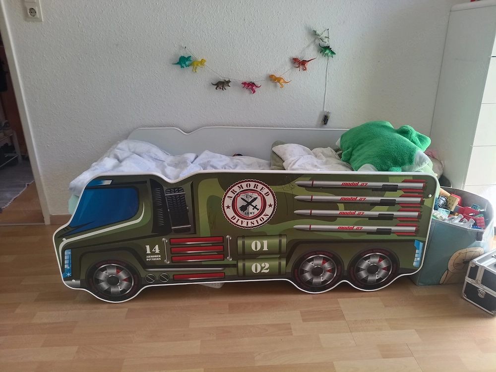 Kinderbett mit Lattenrost und Matratze wie neu 2 Mal gebracht 
