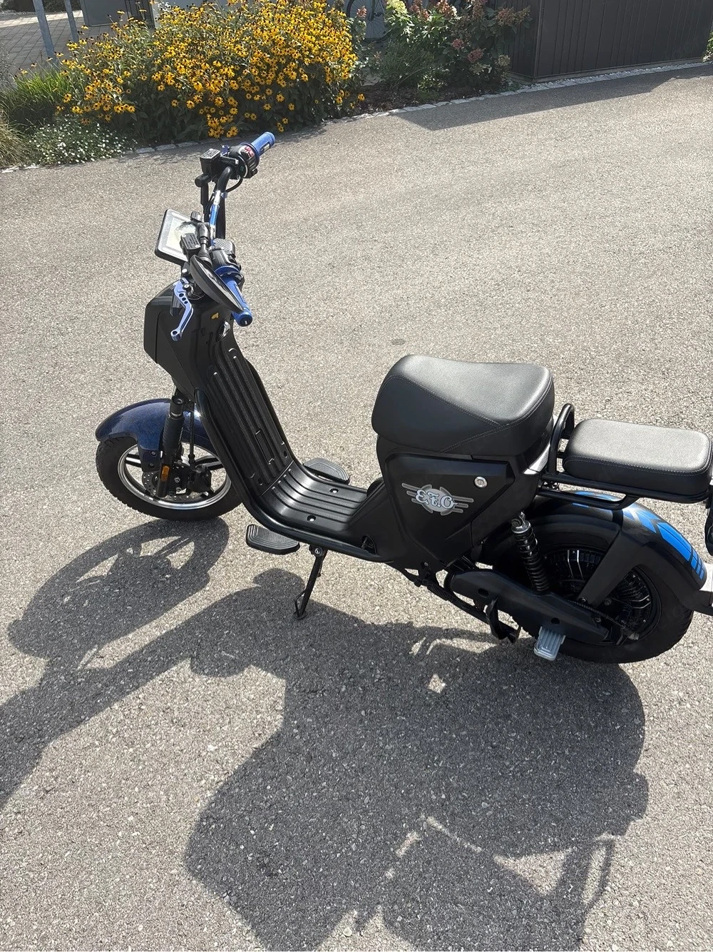 lässiger Elektroroller 