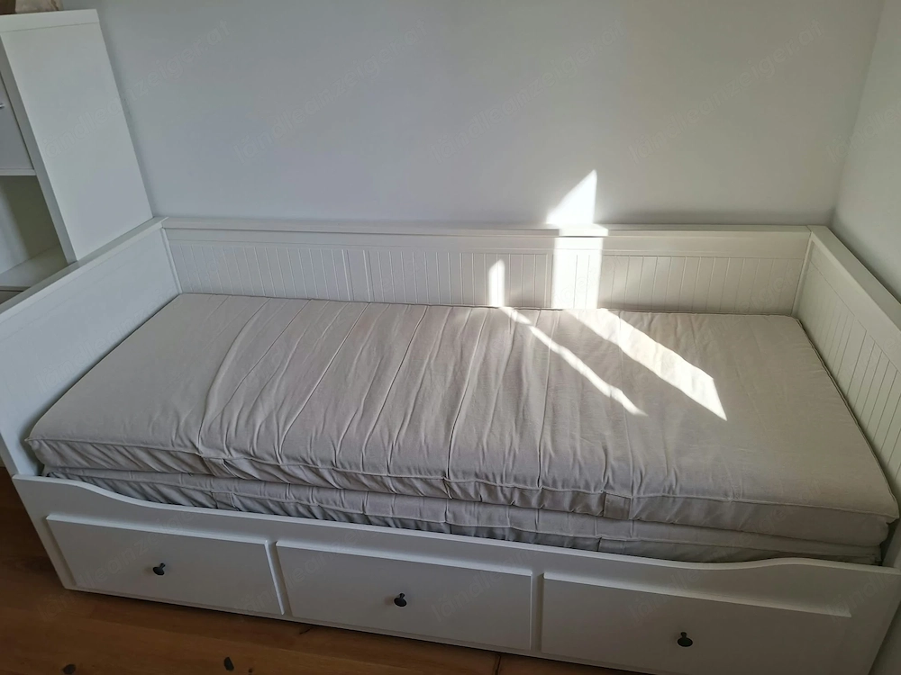 Bett zum ausziehen und 2 Matratzen 