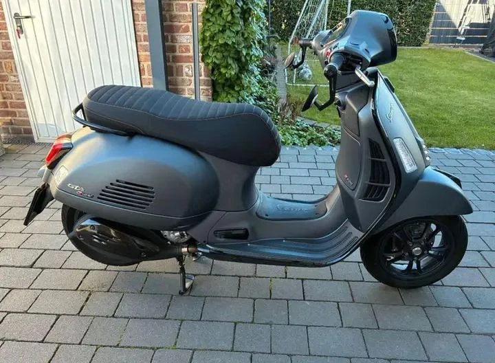 Vespa GTS 300 Super Sport 1.Hand nur 416kM Keyless Jahr 2025