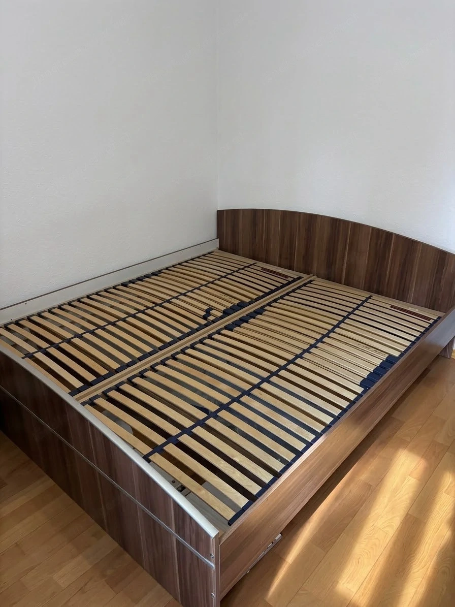 Doppelbett in gutem Zustand 