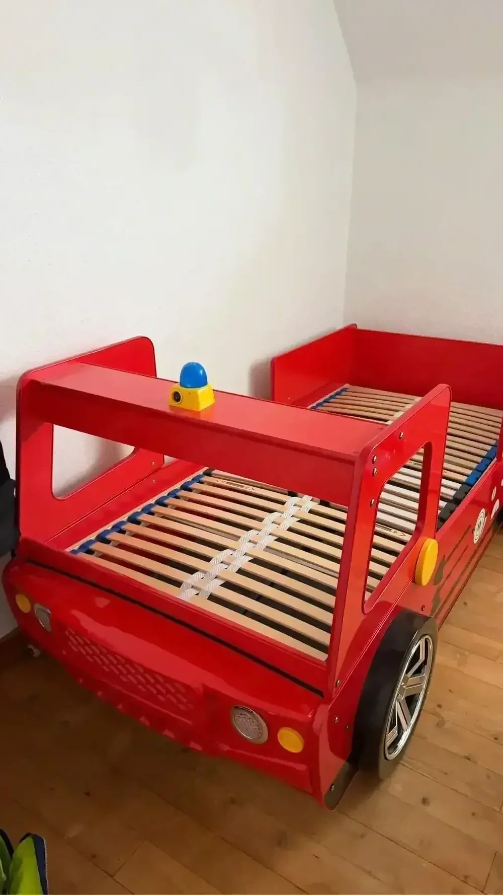 kinderbett