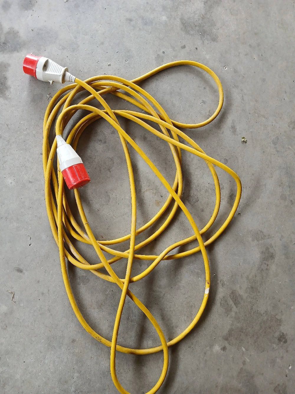 Diverse CEE-Kabel