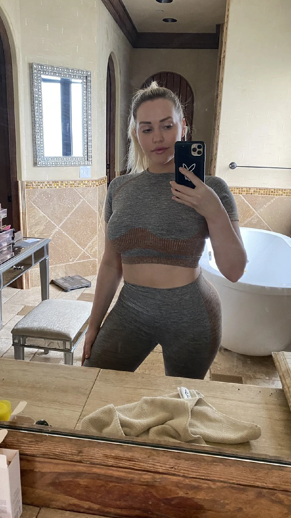 Ich mag gerne reife Männer, auch mit Bauch