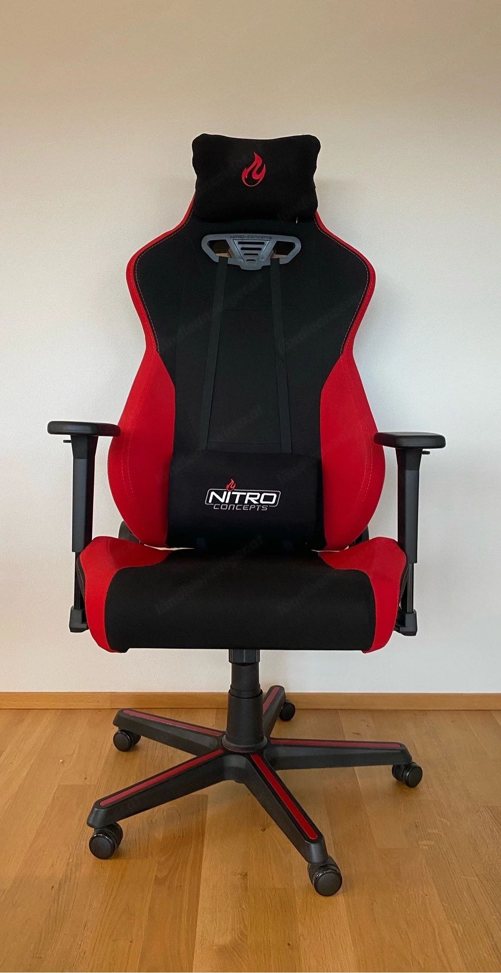Verkaufe meinen Nitro Concepts S300 Gaming-Stuhl in Rot Schwarz