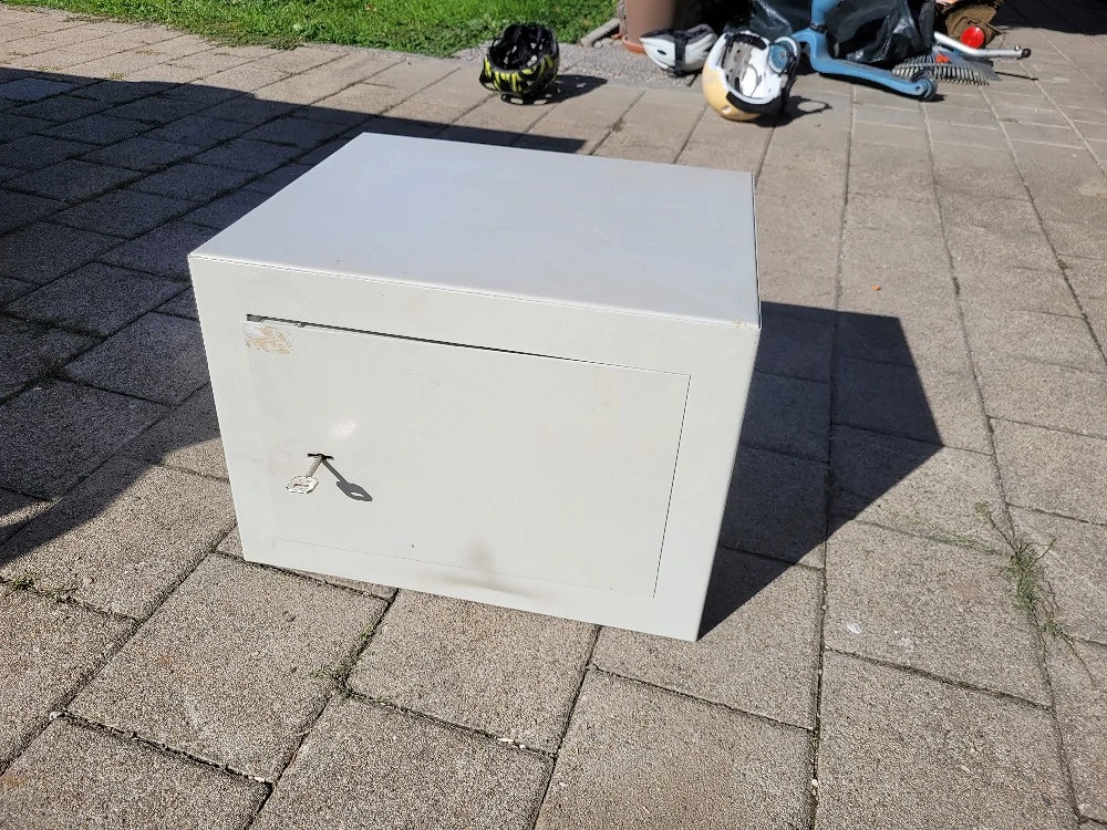 Tresor   Safe mit Schüssel 