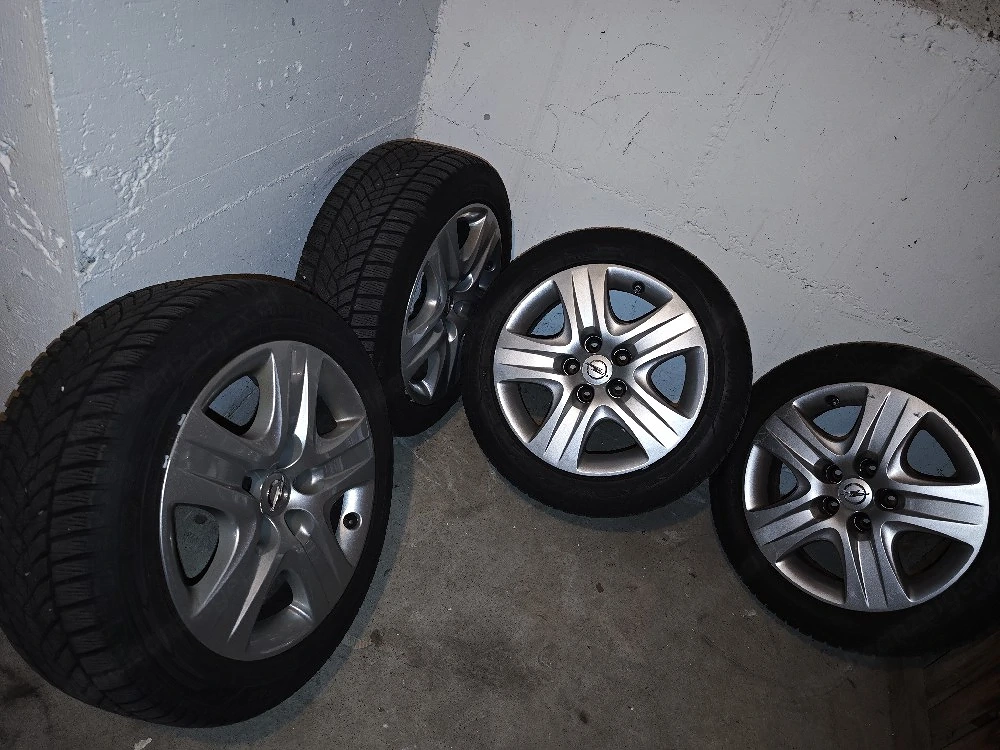Opel Insignia a Winterräder Goodyear Ultragrip 225 55 17 2008-2017