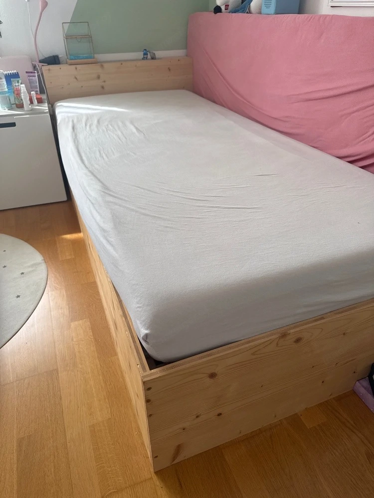 Bett 90x200