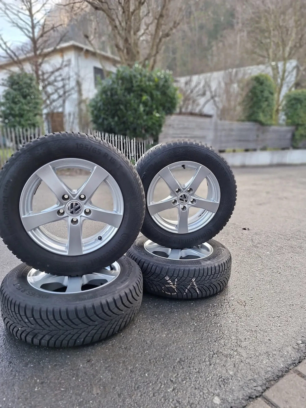 Dezent Alufelgen mit Continental Winterreifen 