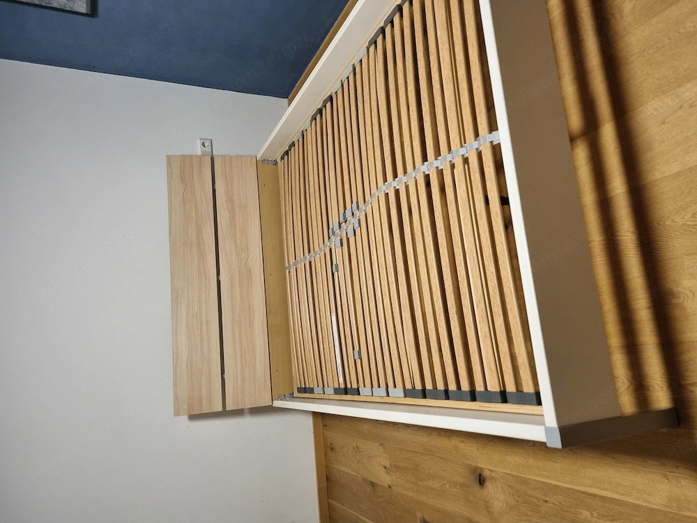 Weißes Bett + Lattenrost