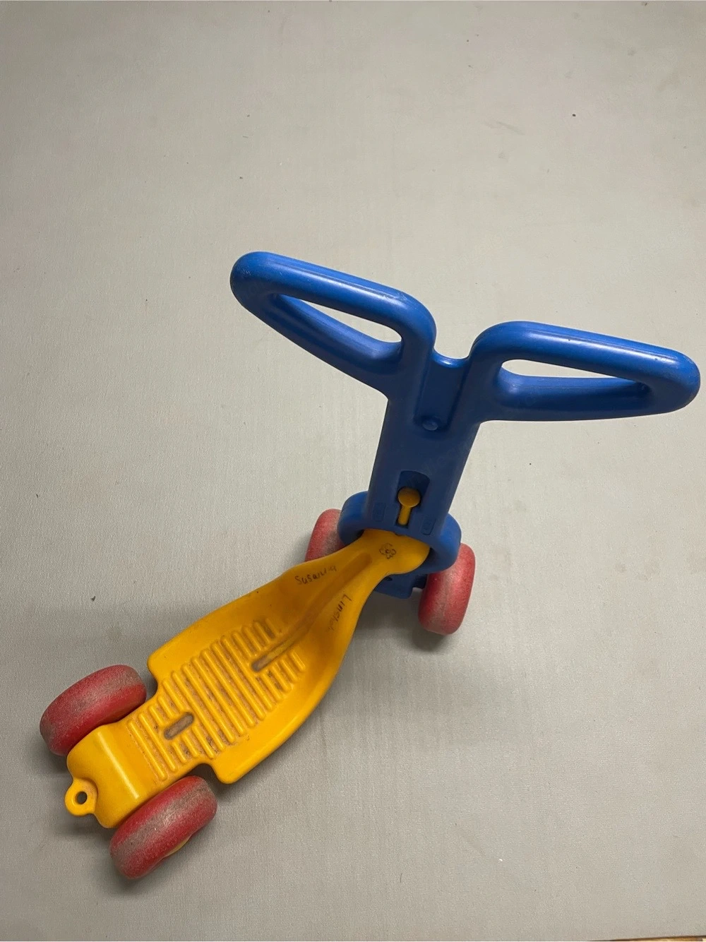 Roller für Kinder aus Plastik