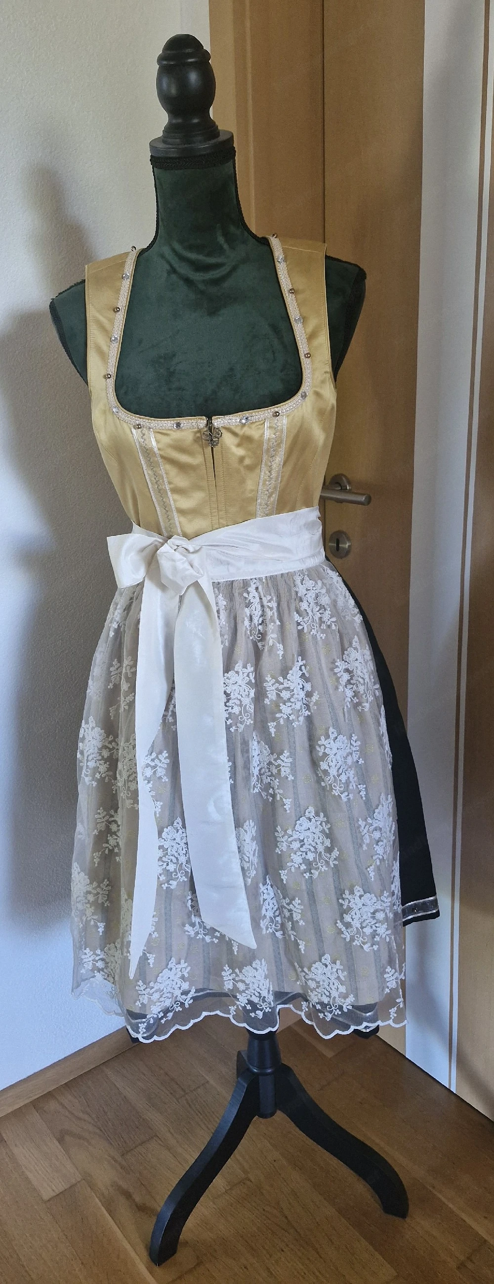 Dirndel mit Schürze Gr. 38