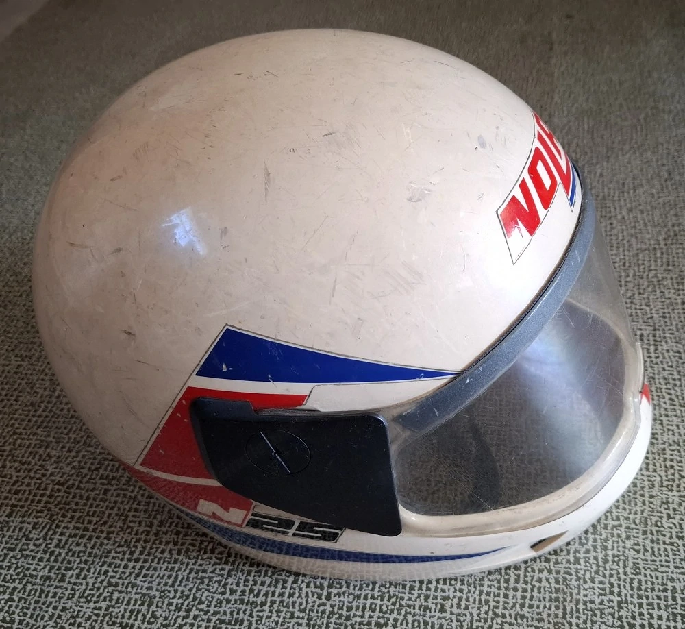Alter Mopedhelm 1980er Jahre zu verschenken
