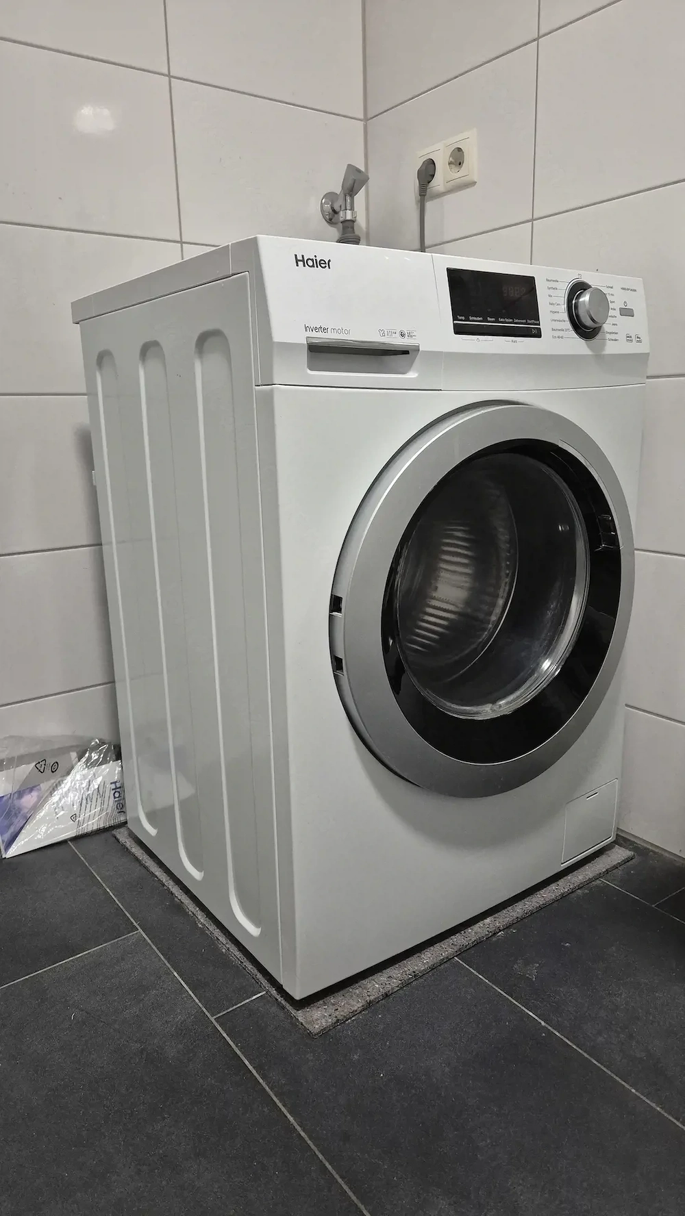 Waschmaschine Haier HW80-BP14636N