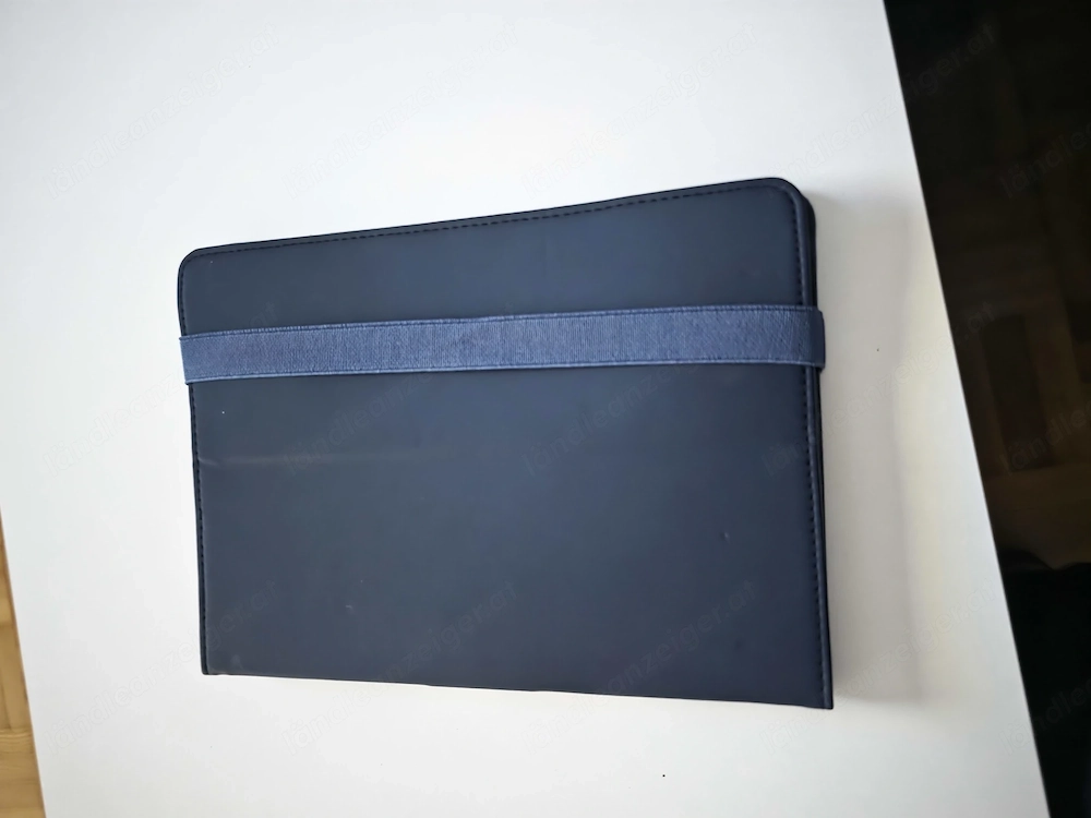 Tablet mit Hülle 