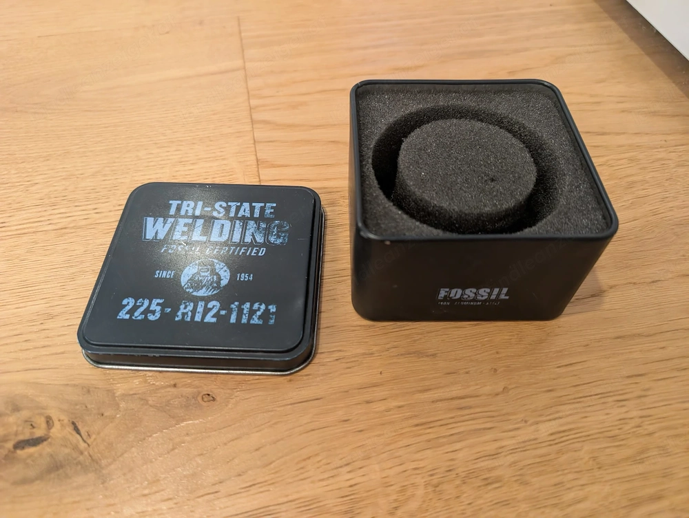 Uhrenbox Fossil aus Metall leer