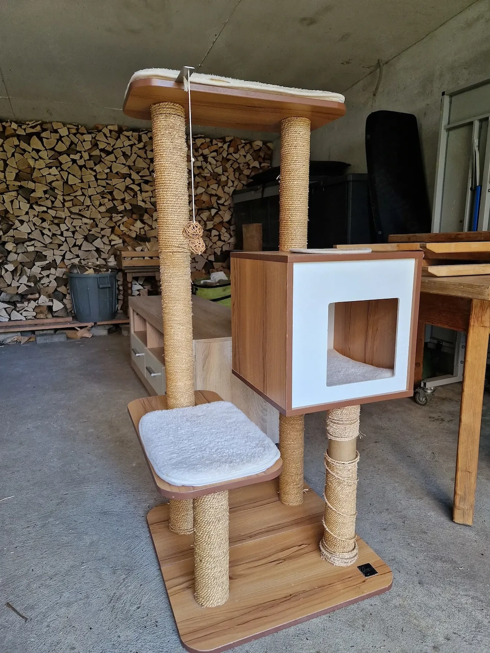 Großer Katzenturm gebraucht