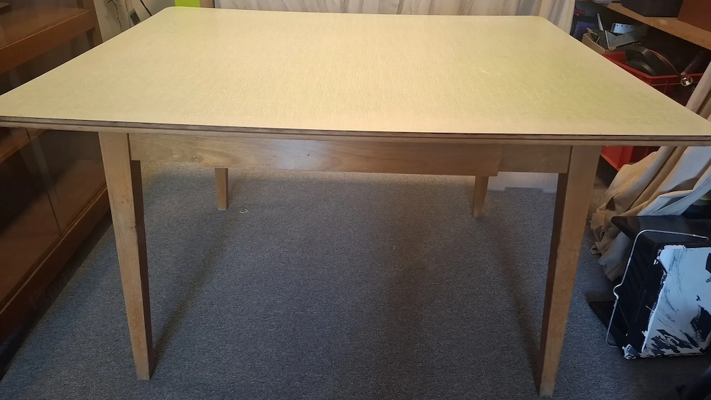 Tisch 70iger Jahre