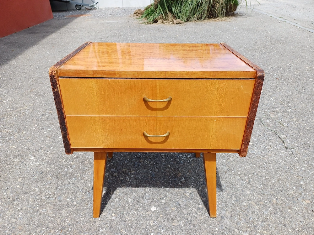 Nachtkästchen midcentury
