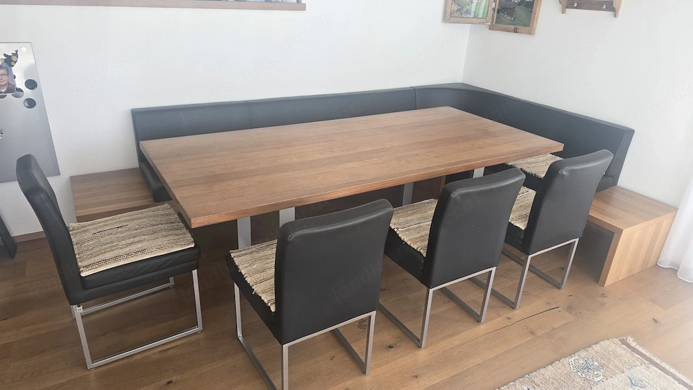 Leder Eckbank mit 4 Stühlen und Tisch in Nuss