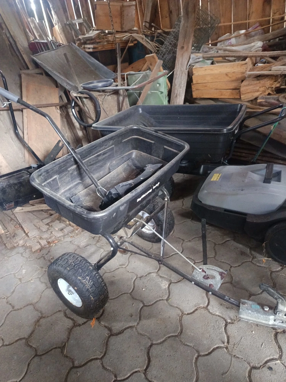 Streuwagen für Traktorrasenmäher 