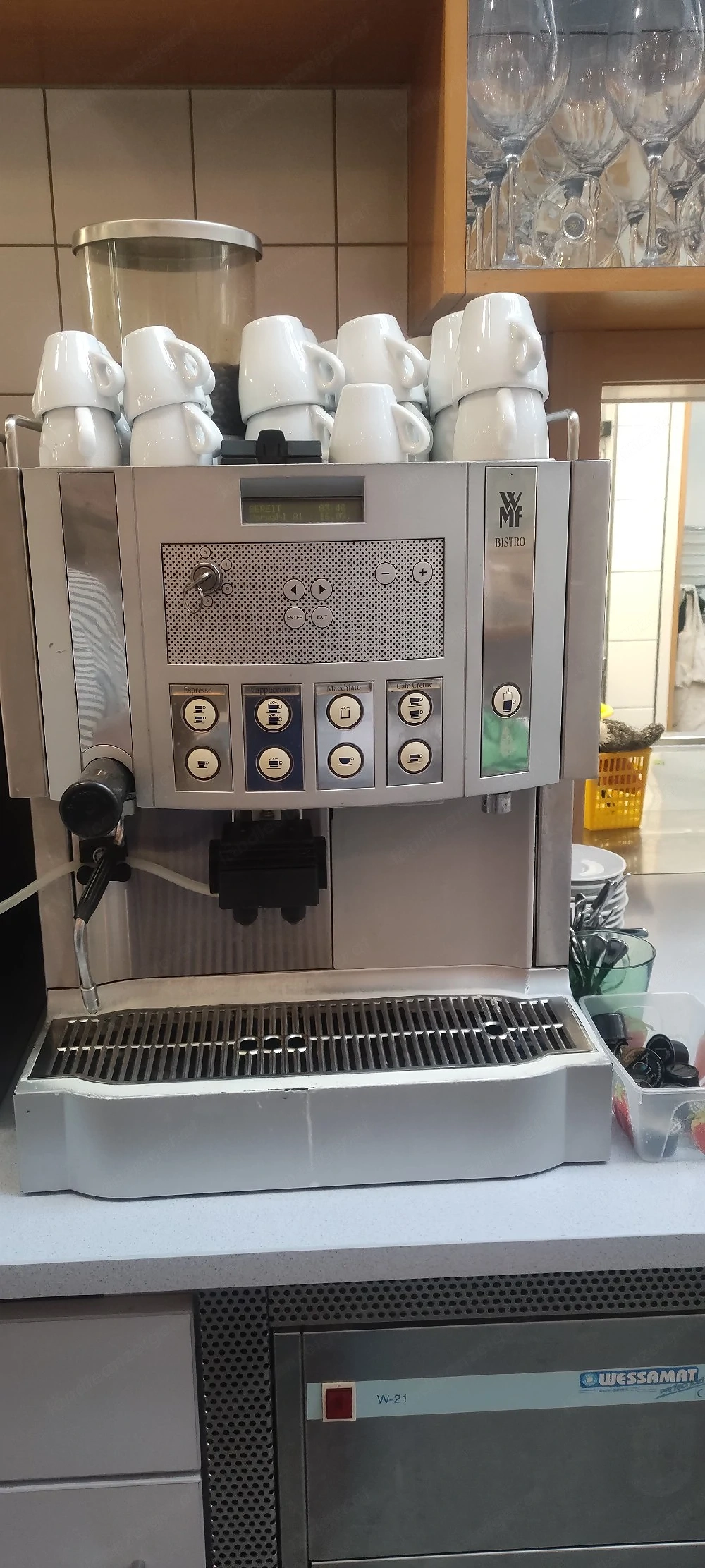 Kaffee Maschine mit Tassenwärmer  