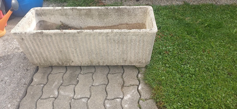 Pflanzentrog