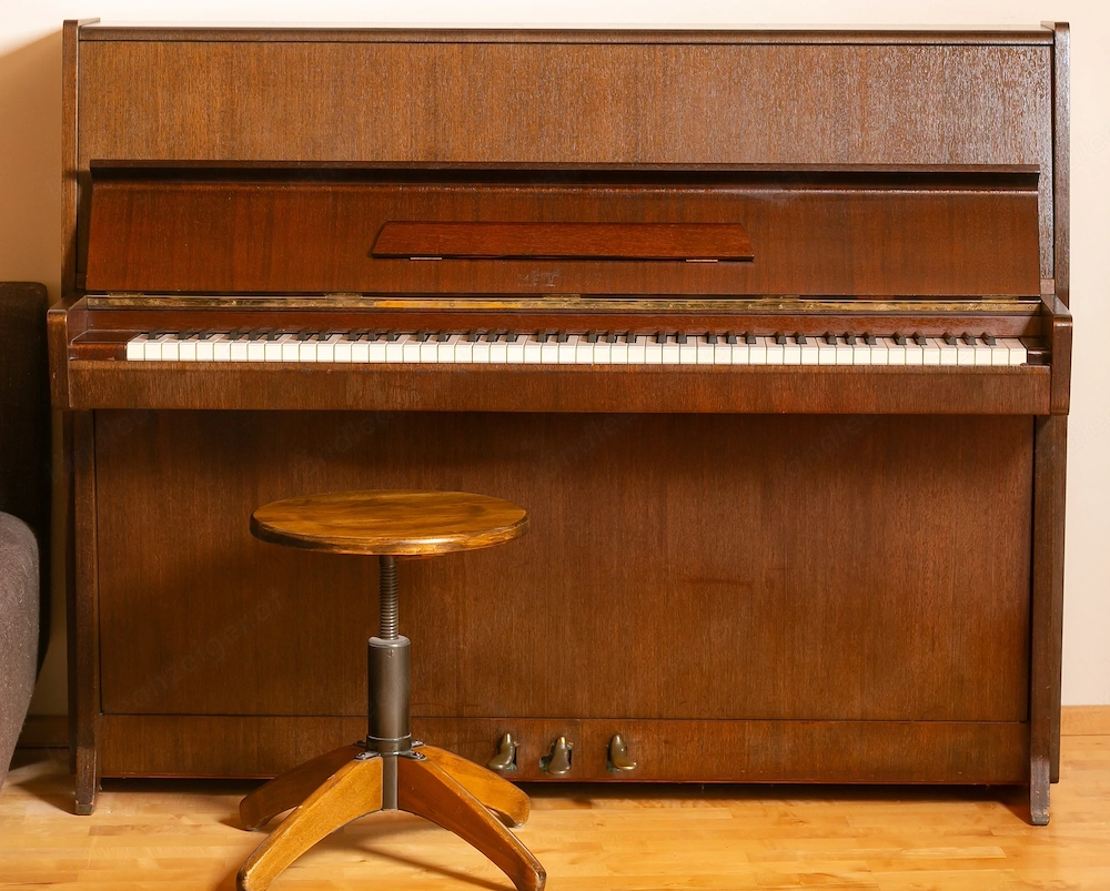 Petrof Klavier Modell 115