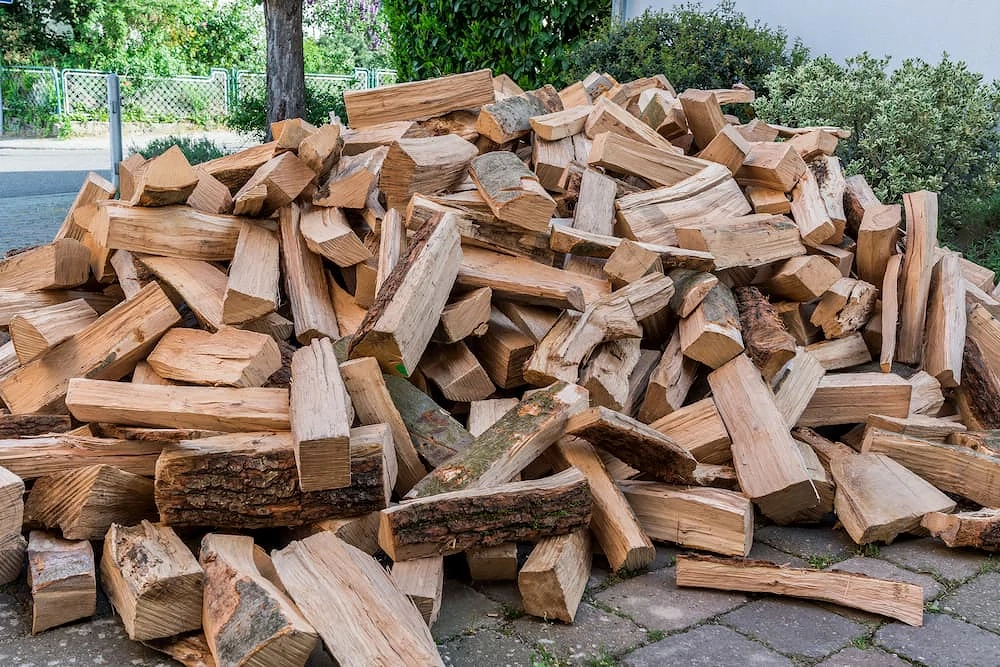 Brennholz, ofenfertig in gewünschter Länge, hart oder weich, mit Zustellung