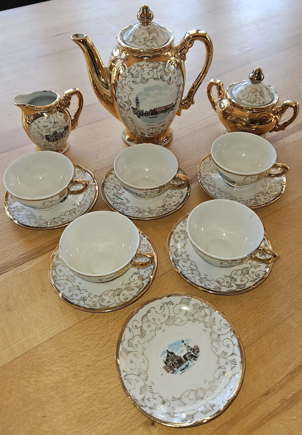 Bavaria Porzellan Kaffee- Teeservice mit Golddekor   5 Tassen, 6 Untertassen