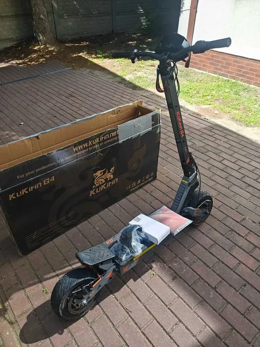 KuKirin G4 E-Scooter 2000W 70 km h mit Sitz & Zubehör