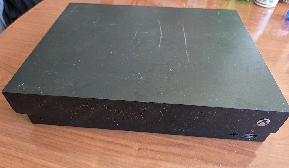 Xbox One X schwarz für Bastler
