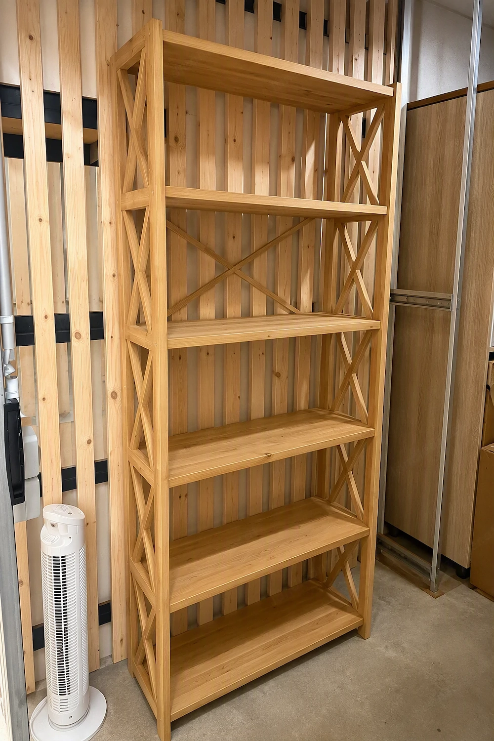 Bücherregal aus Holz 