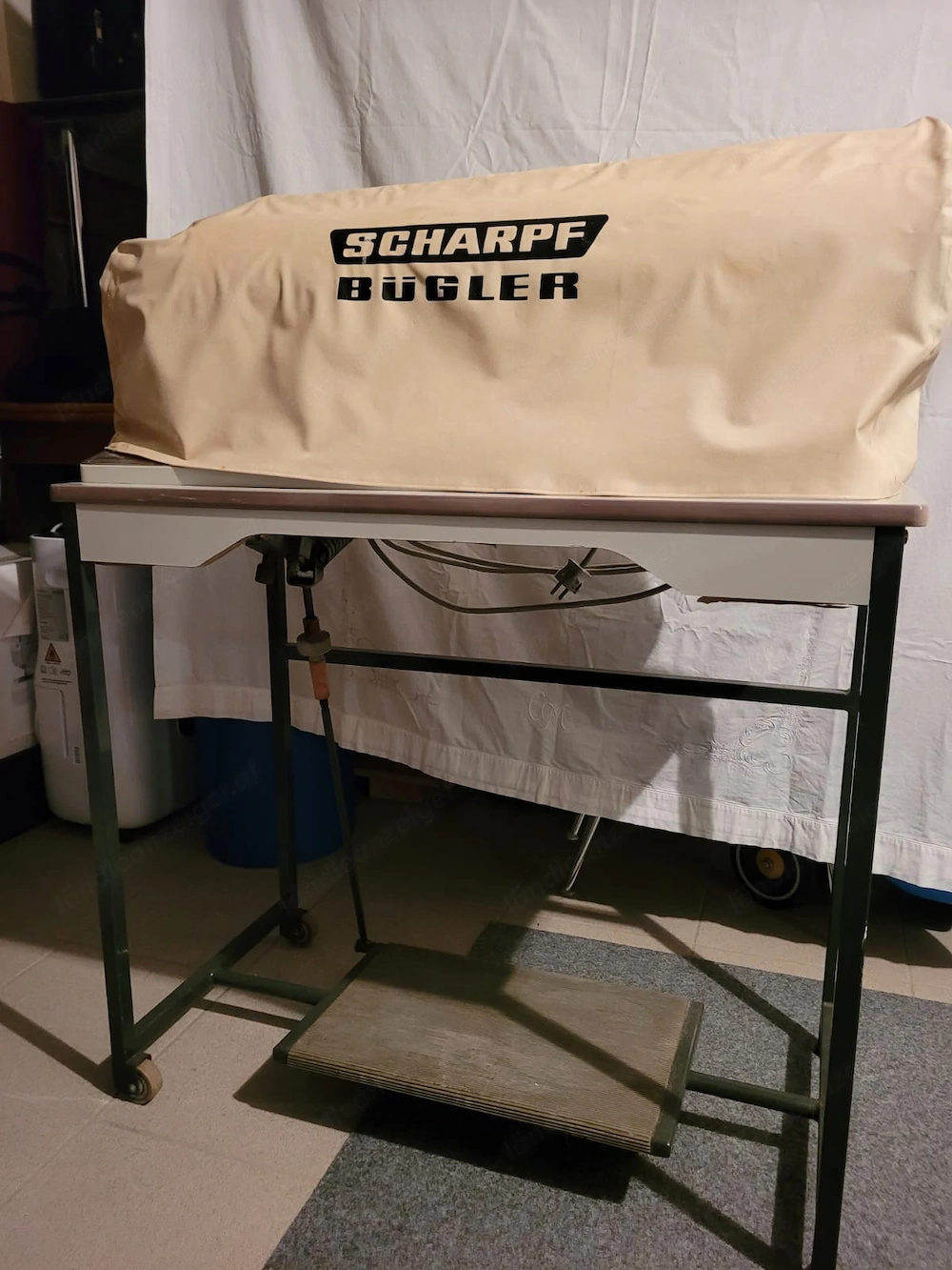 Voll funktionsfähige Bügelmaschine zu verschenken 