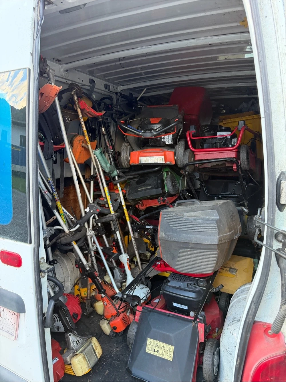 Opel Movano und Gartengeräte