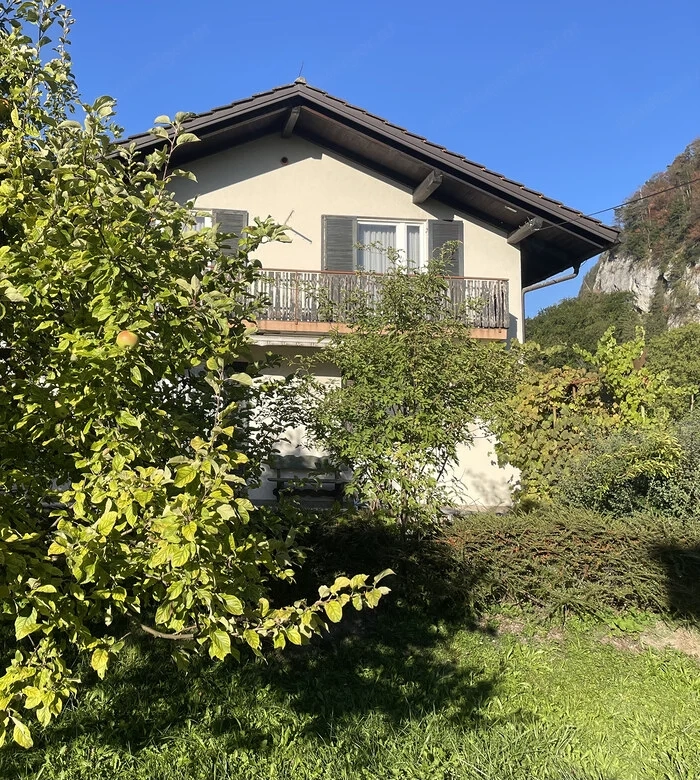 Traditionelles Einfamilienhaus im Grünen zu vermieten