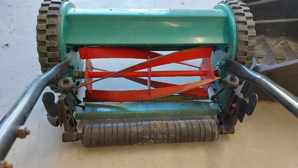 Handrasenmäher Bosch AHM 30 