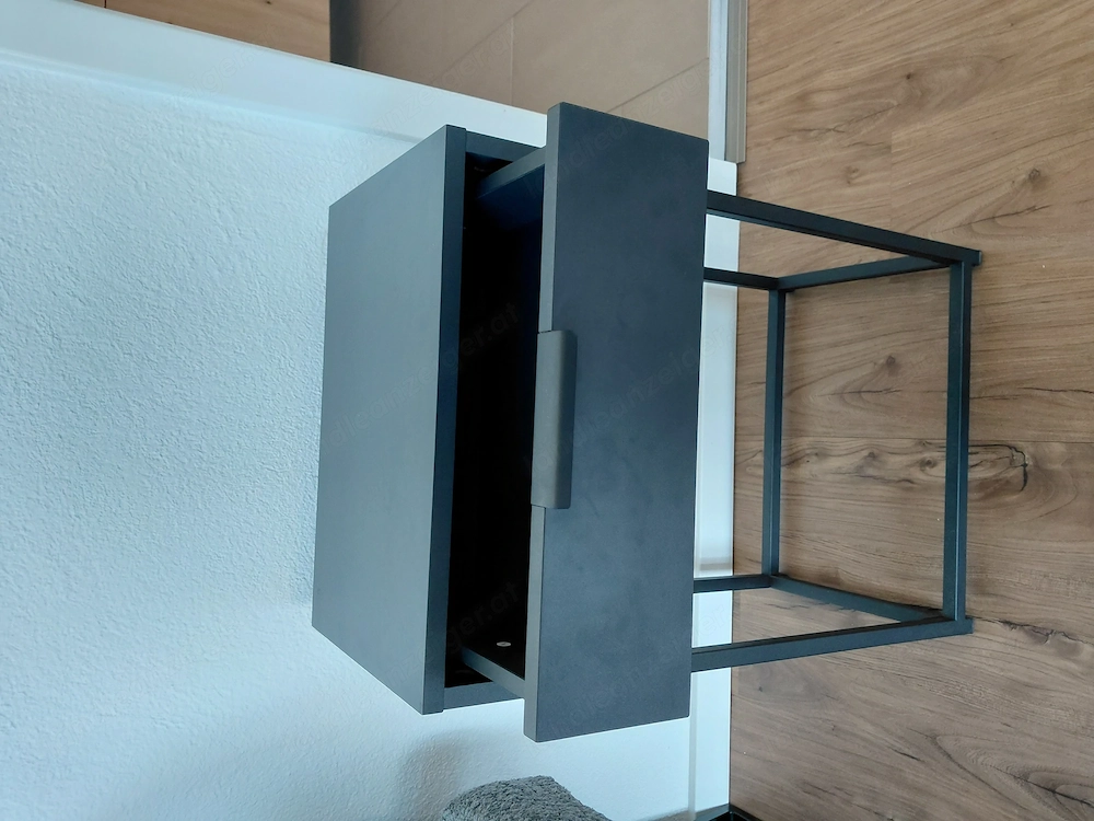 Nachtkästchen grau