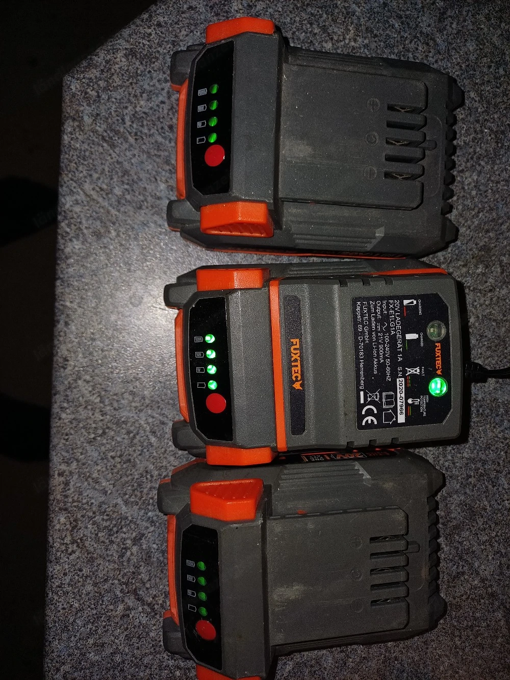 3x Fuxtec Akku 20v inkl. Ladegerät zu verschenken 