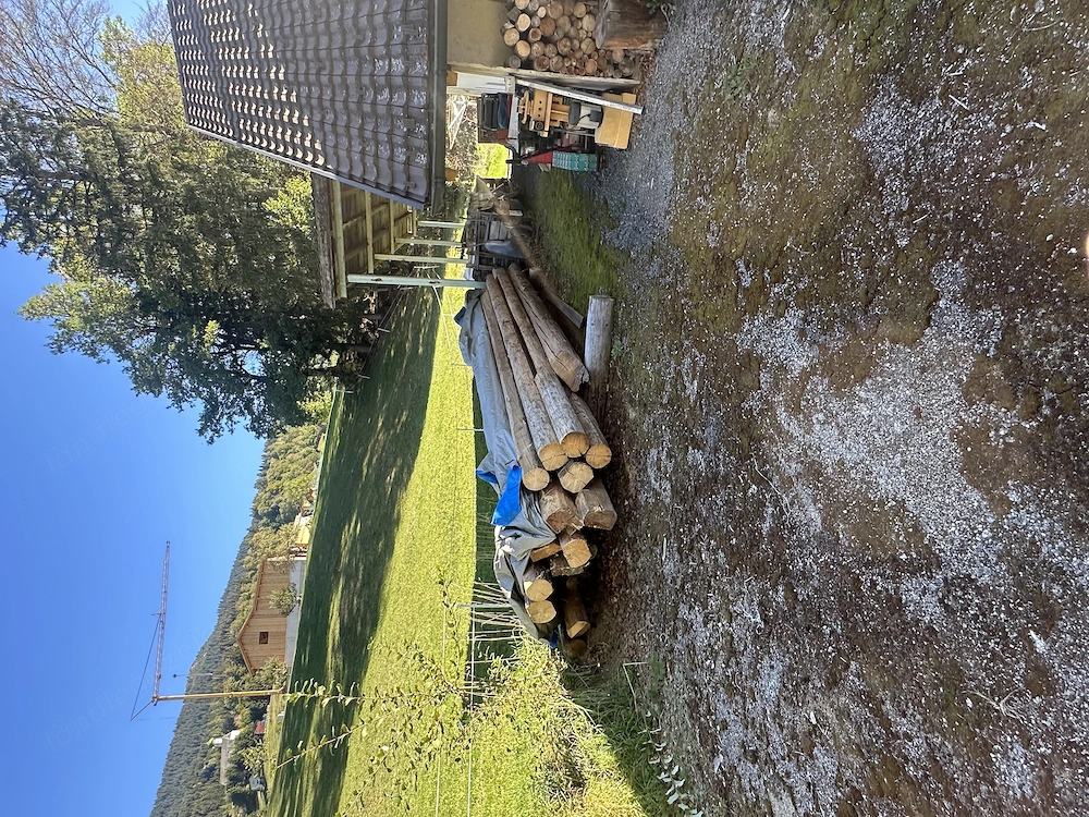 Ca. 20 stk. Gehackte Holzbalken
