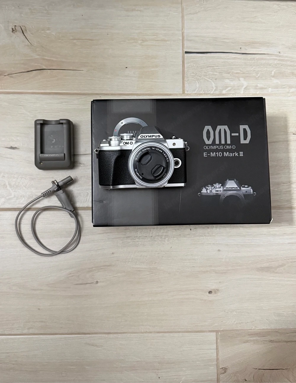 Olympus OM-D E-M10 Mark III mit Objektiv
