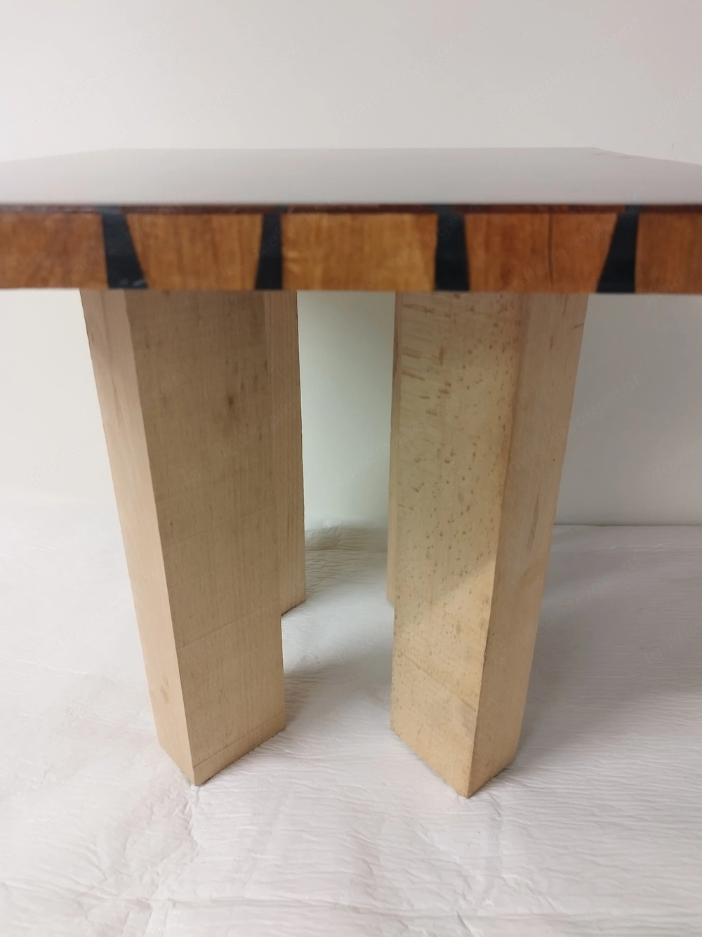 Handgefertigter Epoxidharz - Holztisch - Unikat 42x42x40 